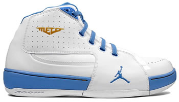 Carmelo Anthony  signature Basketball Shoes: Nike Jordan Melo M6  (2009-10 NBA Season)