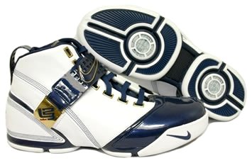 LeBron James  signature Basketball Shoes: Nike Air Zoom LeBron V (5) (2007-08 NBA Season)